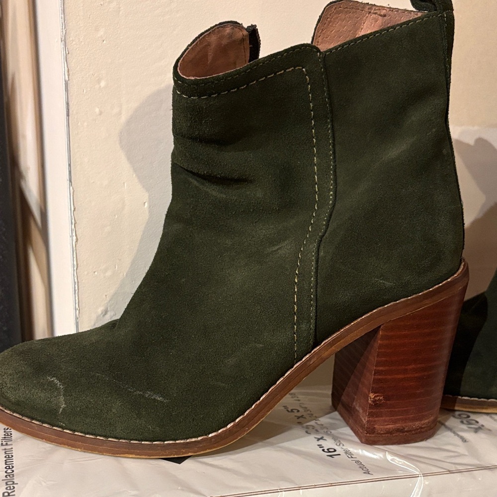 Seychelles  Green Suede Ankle Boots